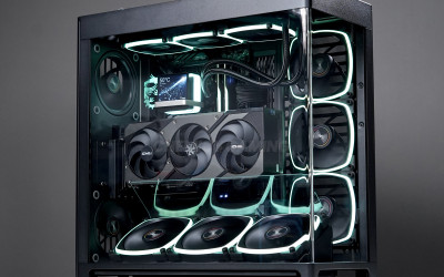 Black Apex Build — Ryzen 9 9950X3D × RTX 5080, dominasi performa dalam desain full black agresif